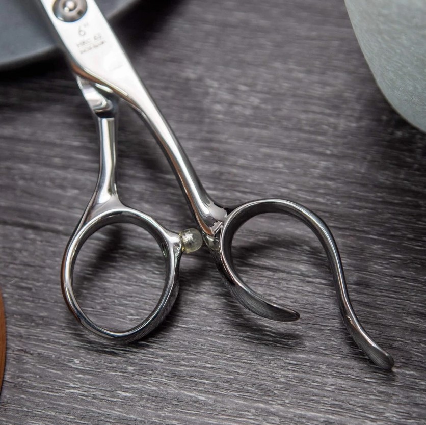 Tijera de peluqueria Otake 6" con filo navaja 3 Claveles