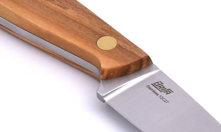Cuchillo de cuello Brisa Necker 70 con puño de madera de olivo con funda de piel
