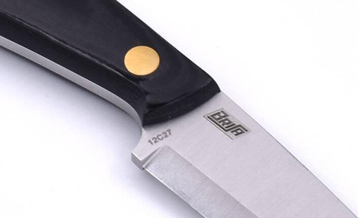 Cuchillo de cuello Brisa Necker 70 Scandi con puño de micarta negra y funda kydex
