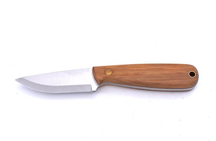 Cuchillo de cuello Brisa Necker 70 Scandi con puño de madera de olivo y funda piel