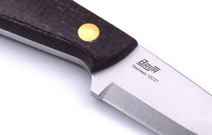 Cuchillo de cuello Brisa Necker 70 Scandi con mango de micarta bison y funda de piel