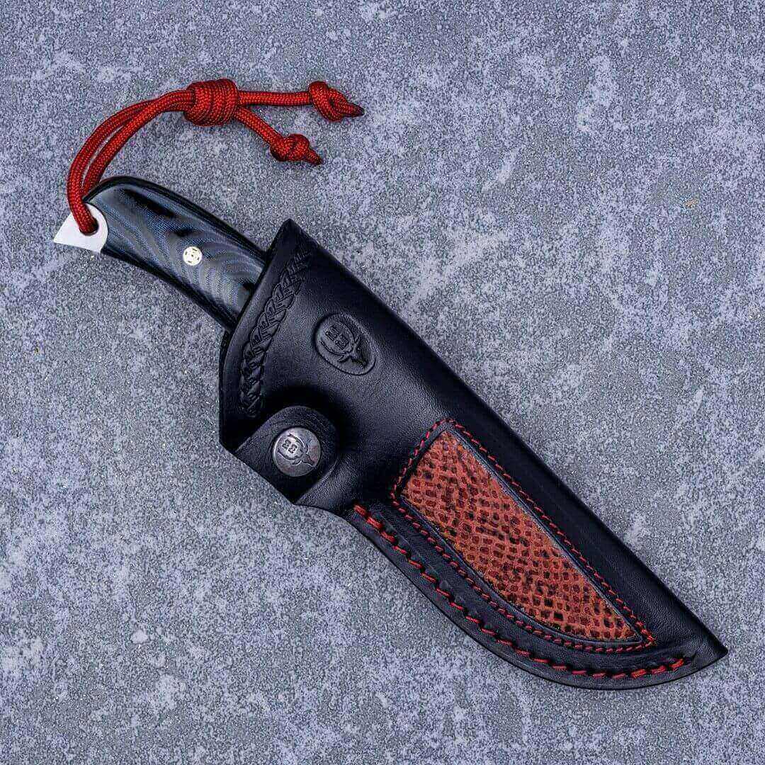 Muela Husky 10MB con hoja de acero Böhler N690 y mango de micarta azul y negra