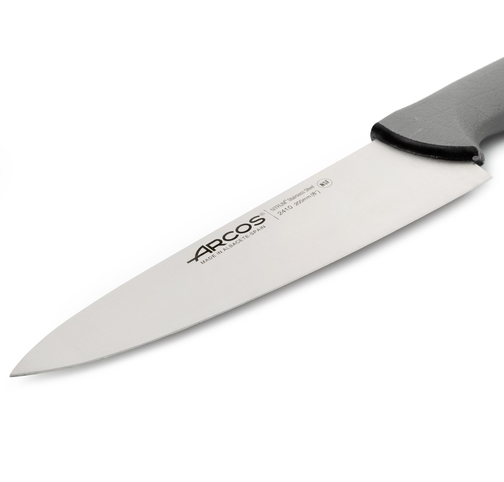 Cuchillo cocinero Arcos con hoja de 20 cm Colour prof mango doble inyección negro
