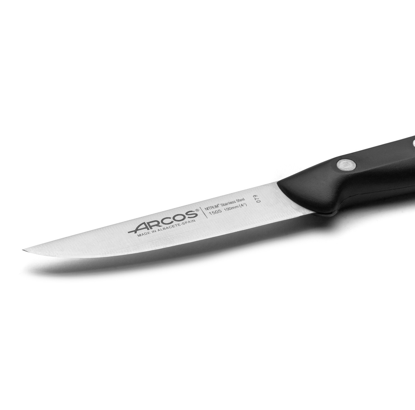 Cuchillo de verduras Arcos Maitre con mango de polipropileno negro y hoja de 100 mm