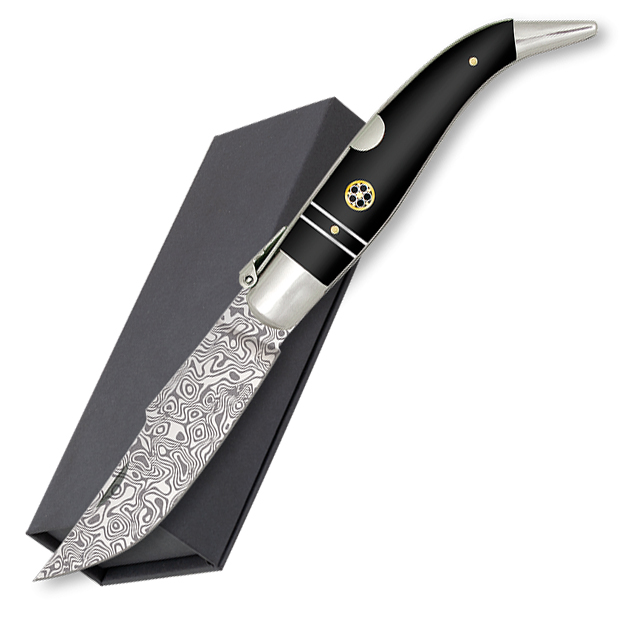 Taschenmesser von Albainox mit Damaszenerstahlklinge und goldenen details