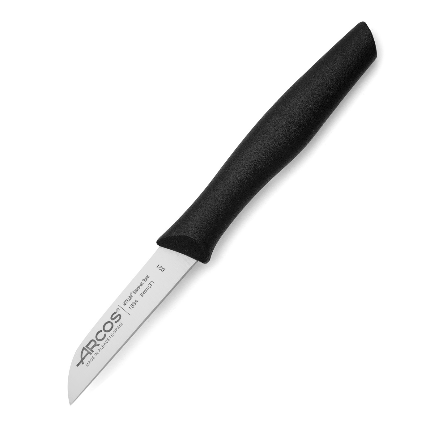 Ensemble de 2 couteaux d'office Arcos Nova : 1 incurvé avec une lame de 60 mm et 1 plat avec une lame de 80 mm, tous deux avec des manches en polypropylène noir.