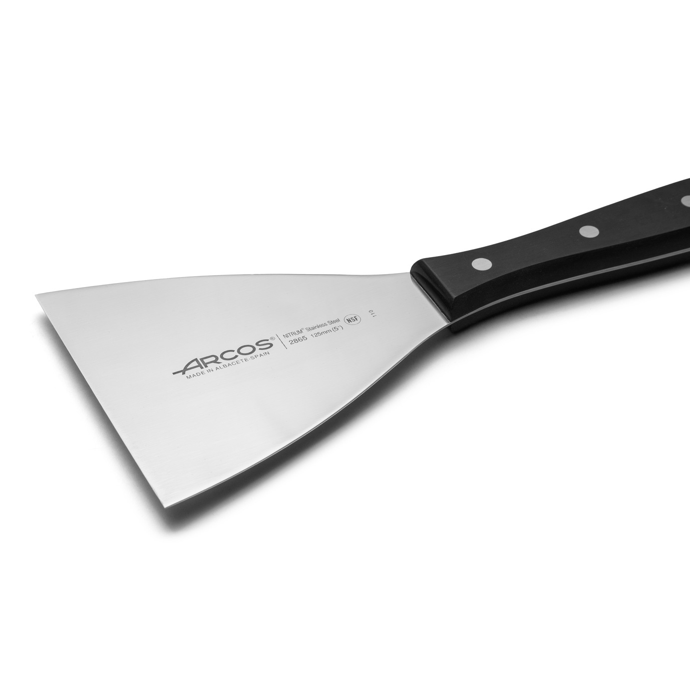 Espátula triangular Arcos Universal polioximetileno negro y hoja 125 x 120 mm