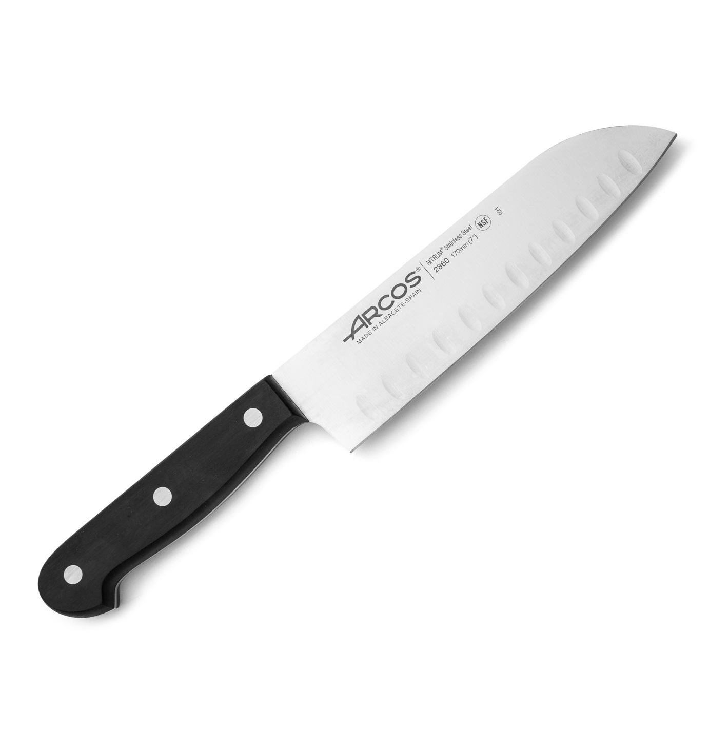 Coltello Santoku universale Arcos con lama cava a codolo intero da 170 mm e manico in polipropilene nero
