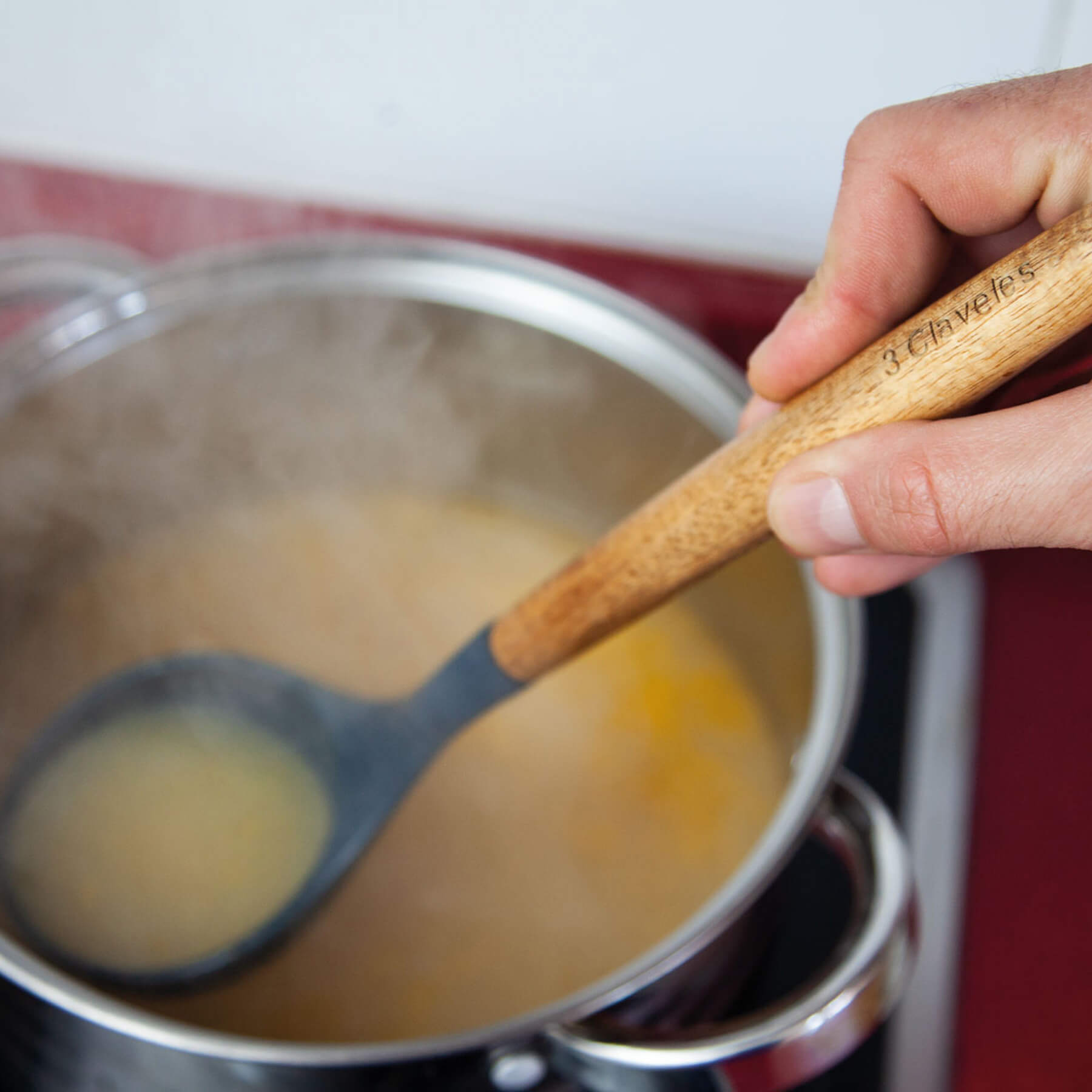 3 Claveles Silicone and Beech Wood Cooking Saucepan, BPA Free
