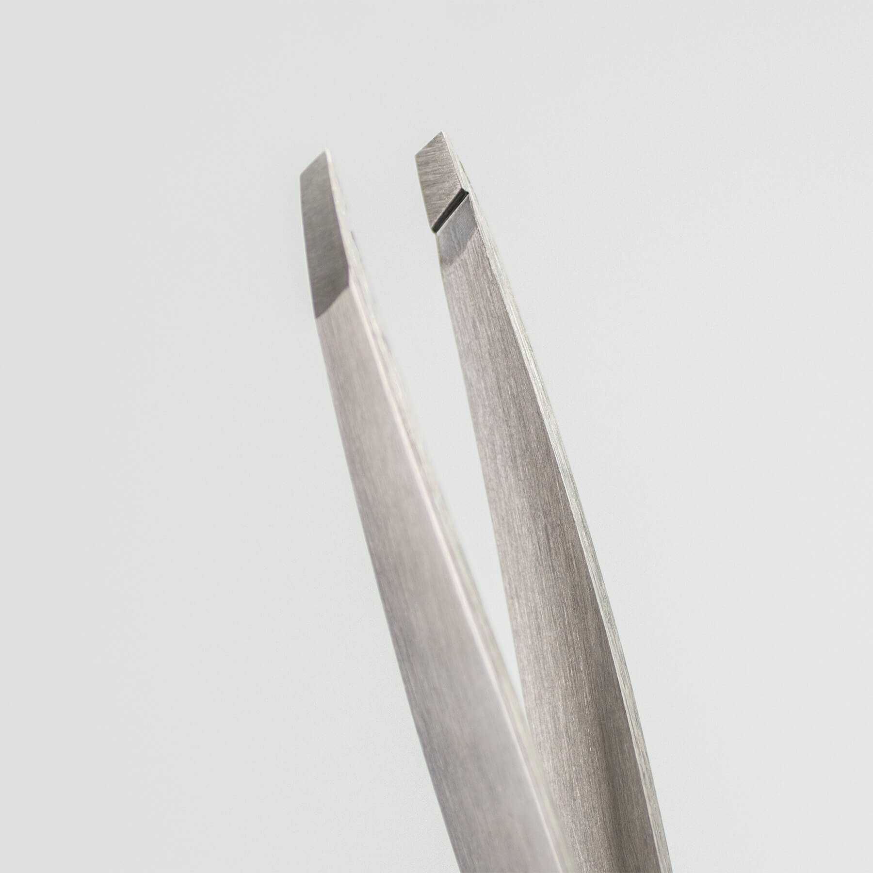 Stainless Steel Tweezers with Slanted Tip, 10 cm 3 Claveles