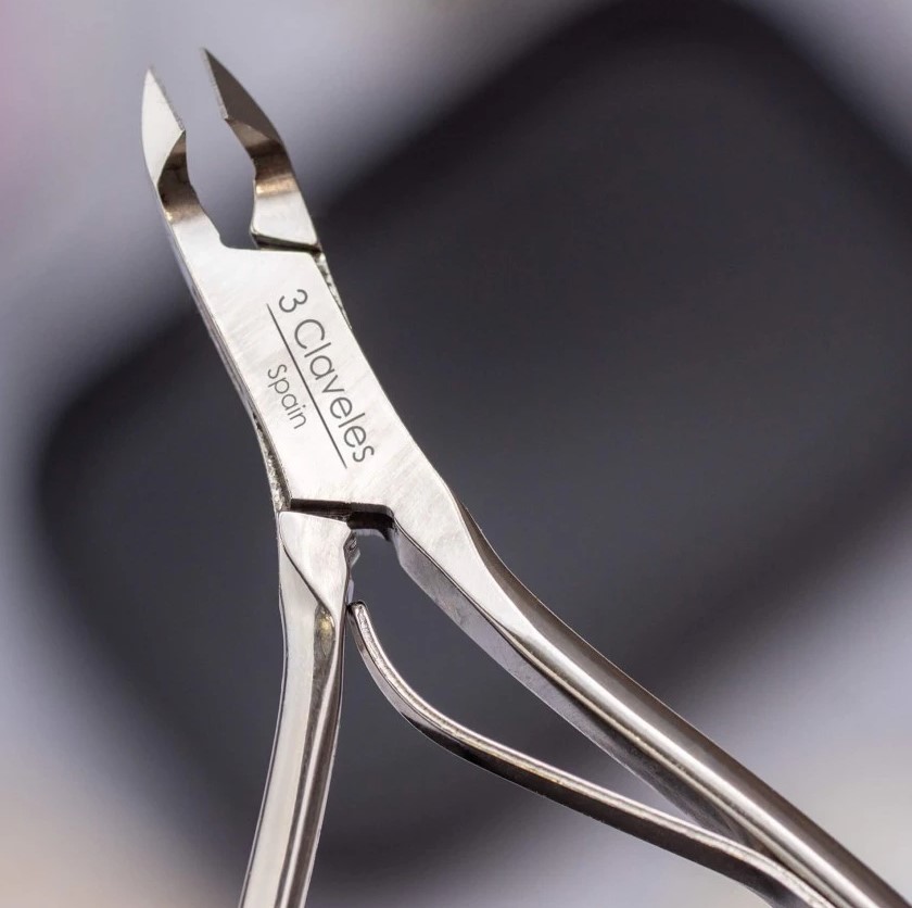 Alicate para cutículas de 11.5 cm con 3 mm de corte 3 Claveles