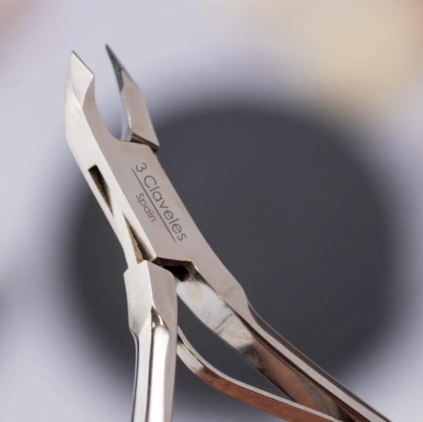 Alicate para cutículas de 10 cm con 5 mm de corte 3 Claveles