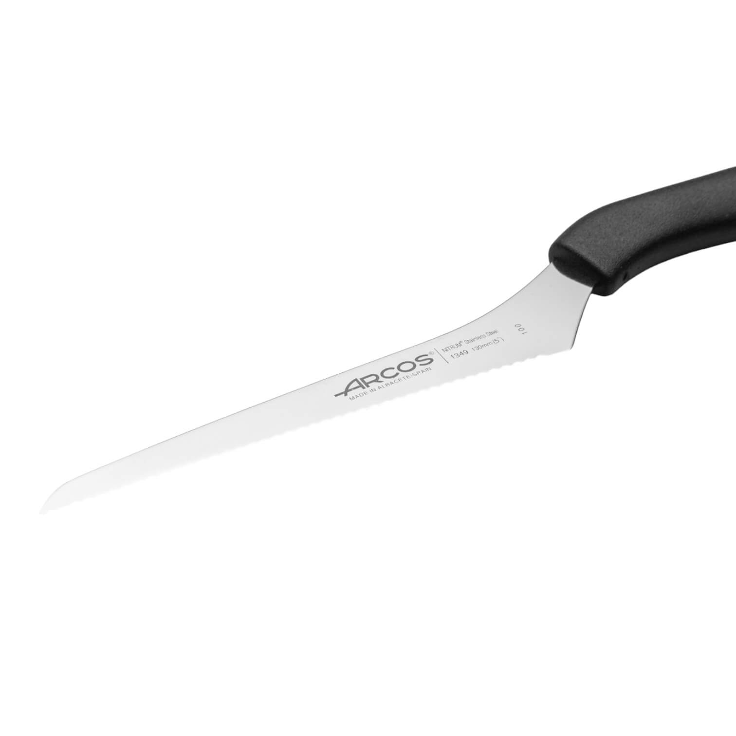 Cuchillo multiusos curvo Arcos serie Niza con mango de polipropileno negro 130 mm