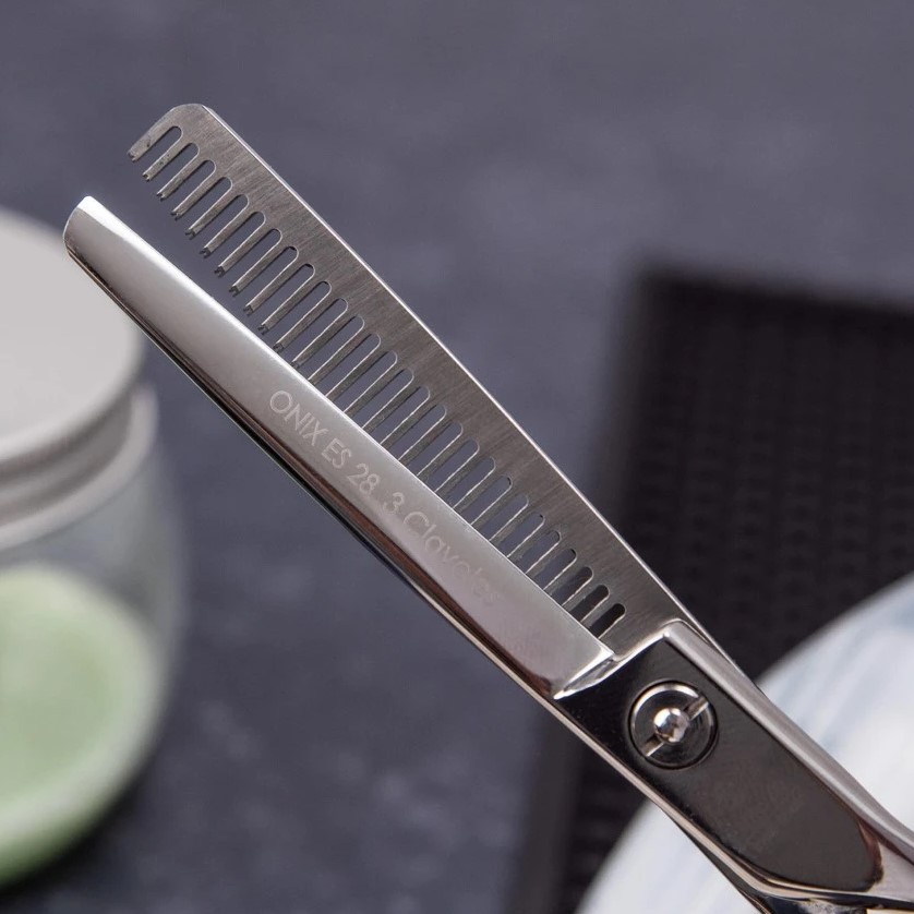 Tijera de peluqueria Onix ES28 5.5" con filo navaja 3 Claveles