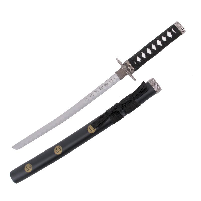 Tanto con vaina negra con decoraciones en dorado