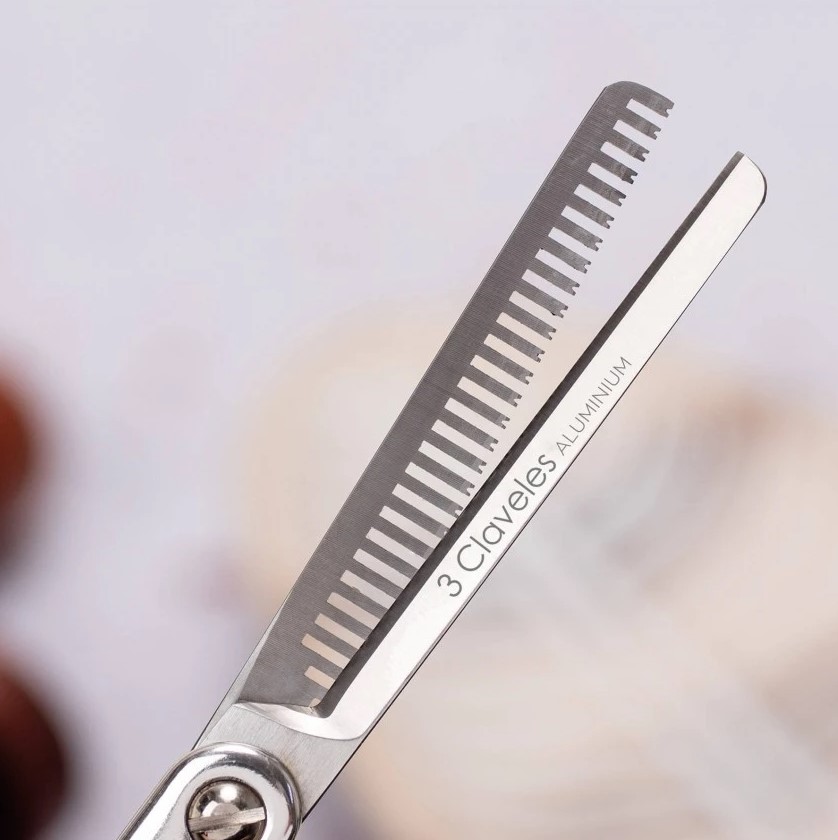 Left Dur ES28 5.5" stainless steel hairdressing scissors 3 Claveles