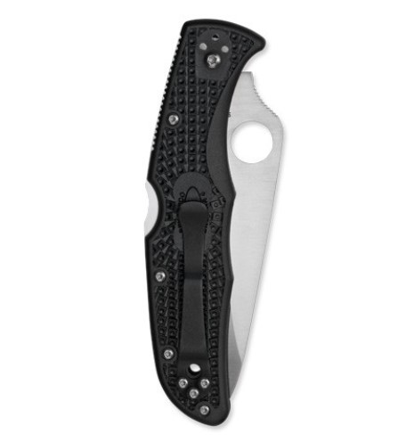 Canivete Spyderco Endura 4 com lâmina VG10 com borda serrilhada e cabo FRN preto
