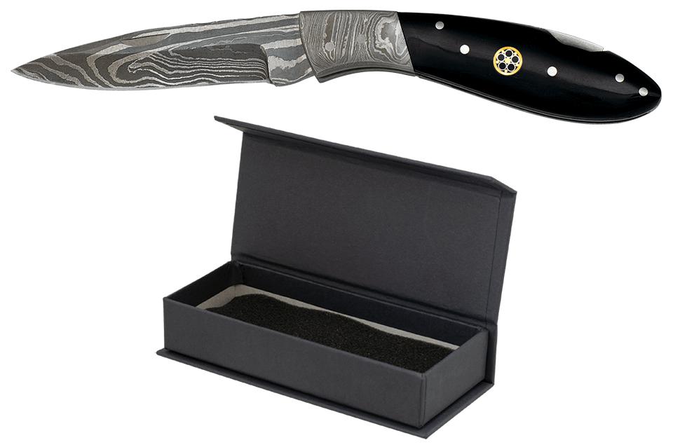 Temperino Albainox con manico in corno nero e lama in acciaio Dam...