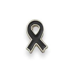 Barbaric Markenpin mit schwarzem Krepp