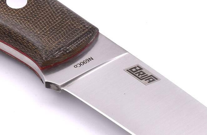 Faca plana Bushcraft Brisa Trapper 95 com cabo de micarta verde e bainha bushcraft com pederneira