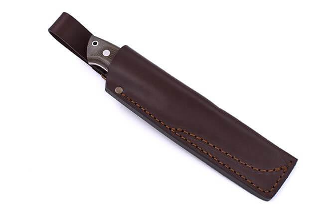 Brisa Trapper 115 com cabo em micarta verde e lâmina plana em aço Elmax com bainha bushcraft