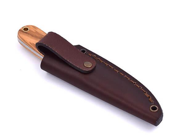 Faca de pescoço Brisa Necker 70 Scandi com cabo de madeira de oliveira e bainha de couro