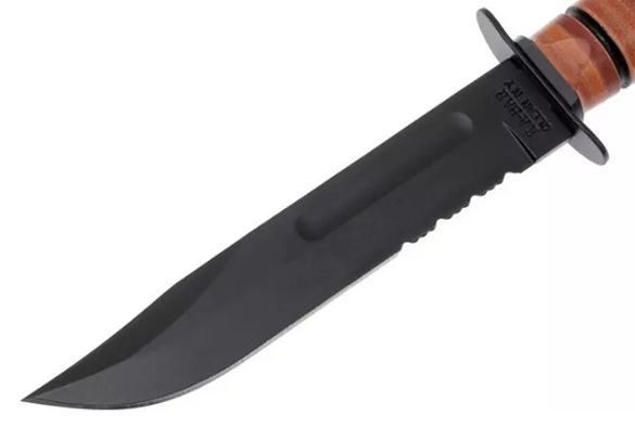 Canivete tático Ka-Bar USMC 1218 - Lâmina parcialmente serrilhada de 17,8 cm e bainha de couro.