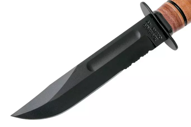 Coltello militare Ka-Bar Short USMC 1252 - Lama semidentata da 13 cm e fodero in cuoio.