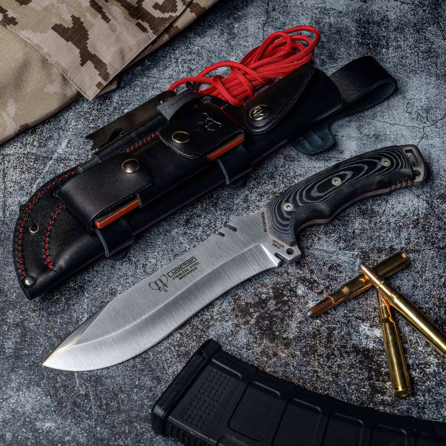 Boina Verde Español Messer mit schwarzem Micarta Griff. Volllederscheide