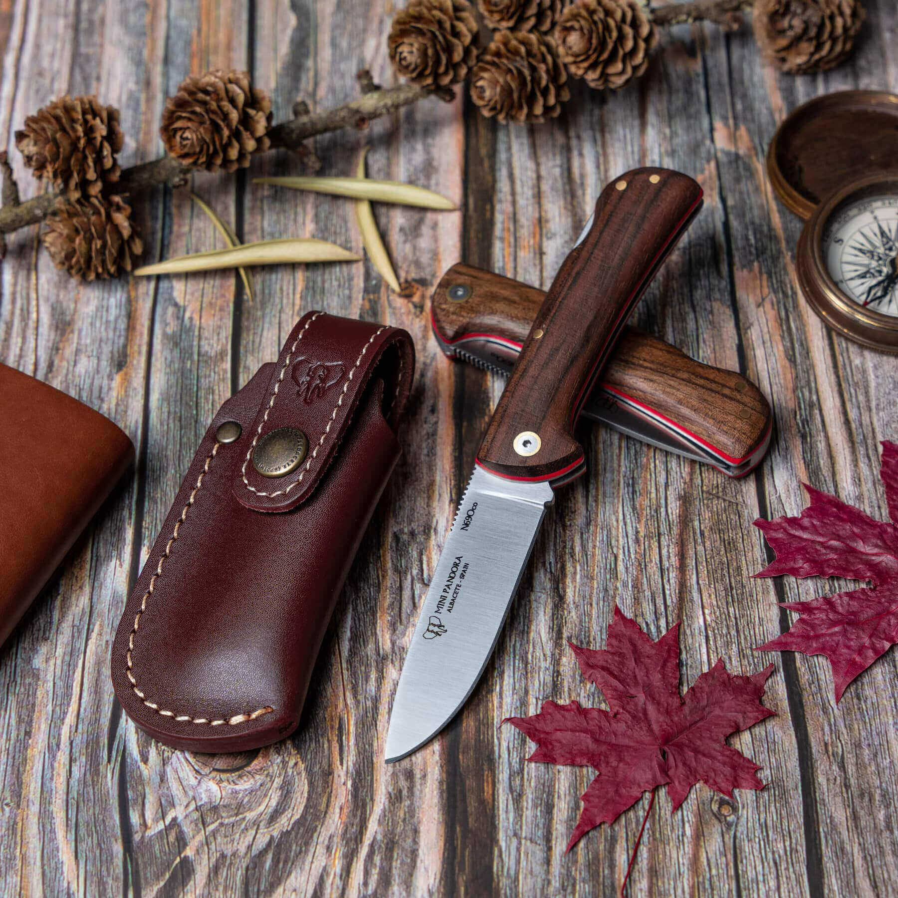 Cudeman Taschenmesser mit Walnussholzgriff. Inklusive Lederscheide