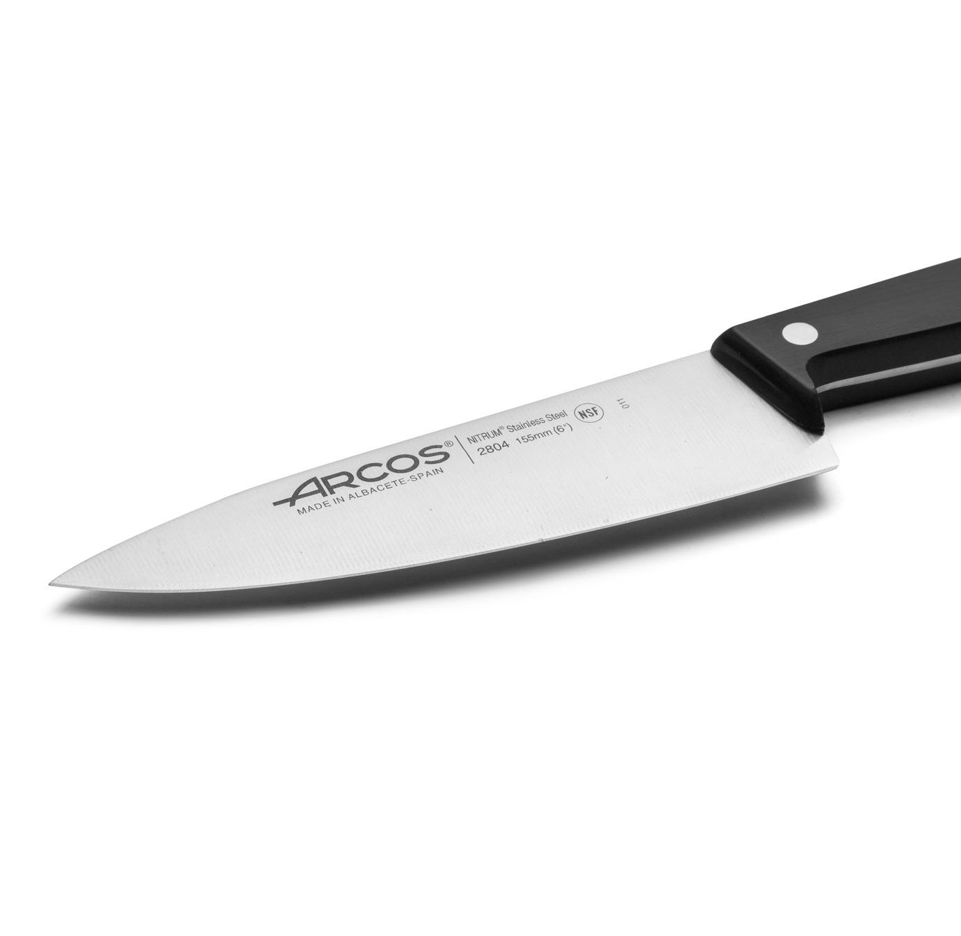Cuchillo cocinero Arcos Universal con mango de polioximetileno negro y hoja ancha de 155 mm