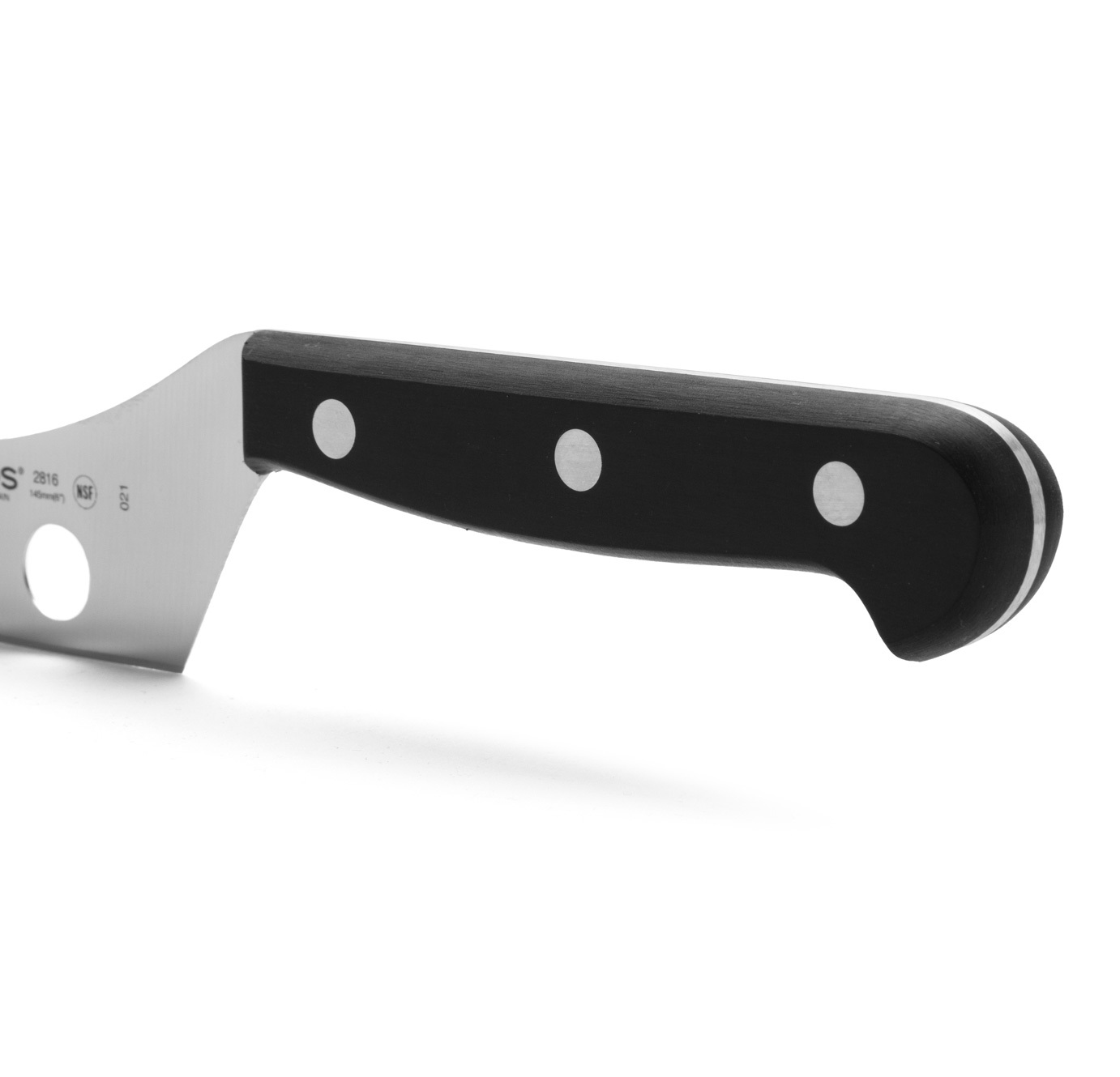 Faca de queijo universal Arcos com cabo em polioximetileno preto e lâmina perfurada de 145 mm