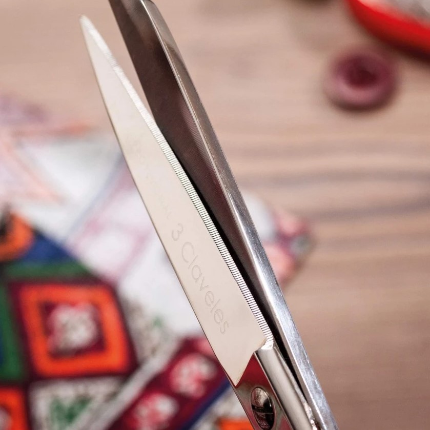 Tijera sastresa varios usos de 20 cm forjada en caliente con mango esmaltado rojo 3 Claveles