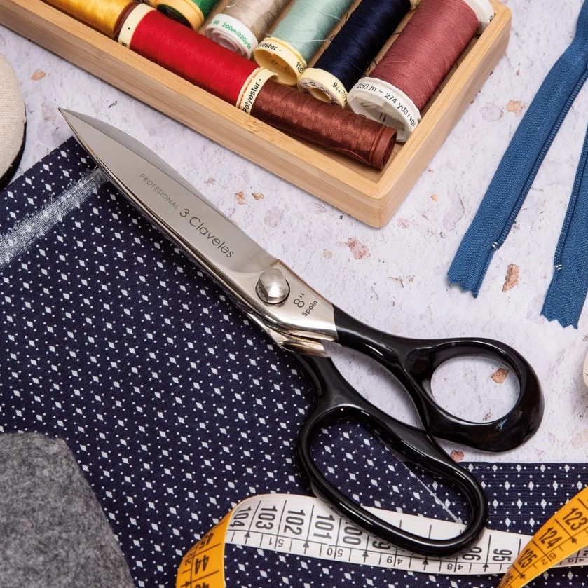 Tesoura para estofados forjada a quente de 20 cm com cabo esmaltado preto 3 Claveles