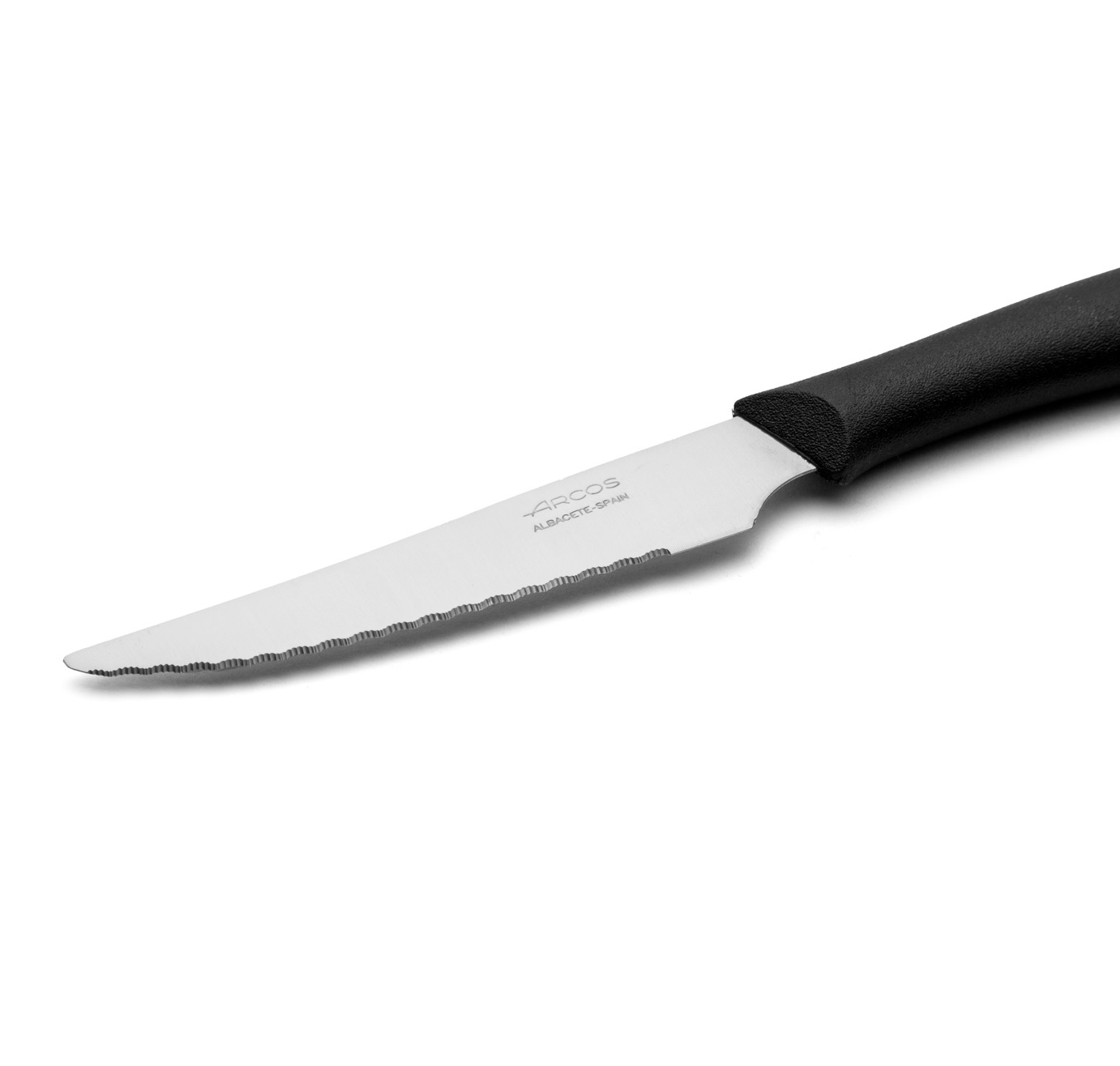 Conjunto de 6 facas de bife Arcos Nova com lâmina pontiaguda de 110 mm e cabo em polipropileno preto.