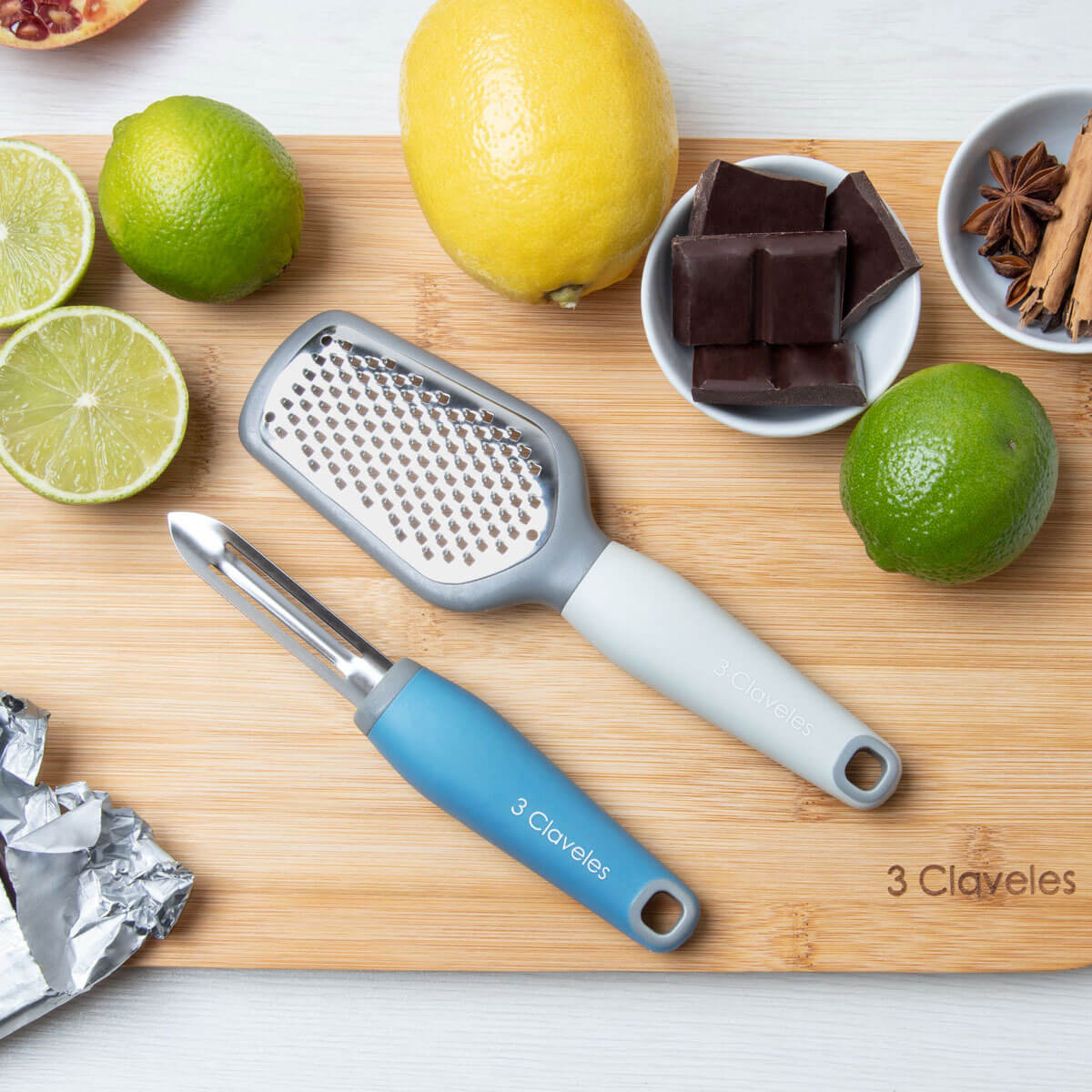 Stainless steel grater with TPR and polypropylene handle, 3 Claveles BPA Free