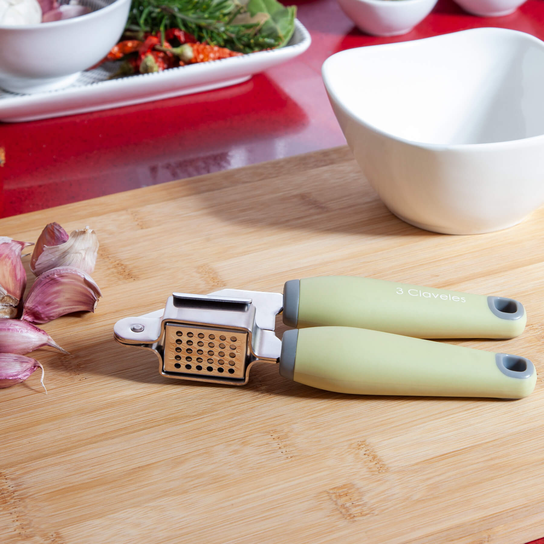 Stainless steel garlic press with TPR and polypropylene handle, 3 Claveles BPA Free