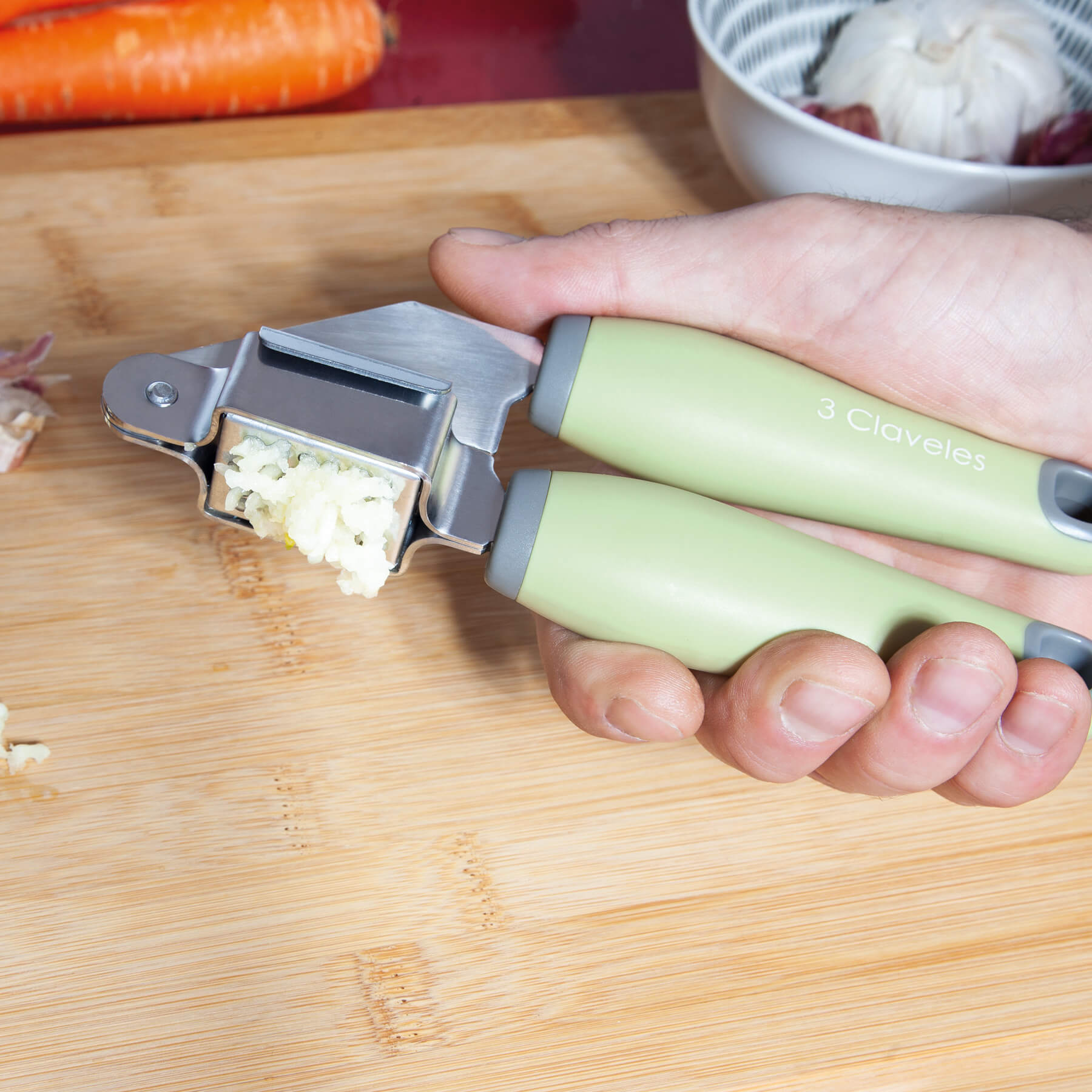 Stainless steel garlic press with TPR and polypropylene handle, 3 Claveles BPA Free