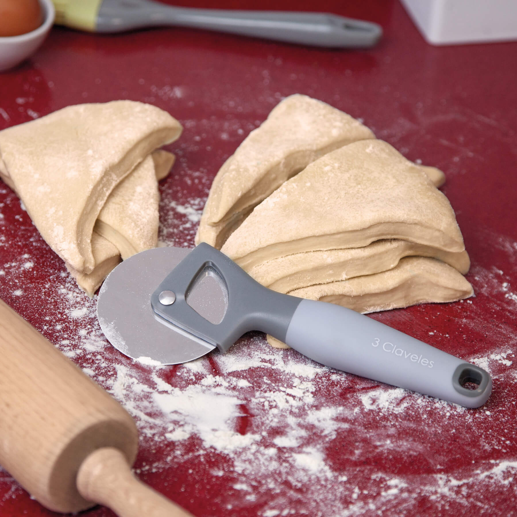 Stainless steel pizza cutter with TPR and polypropylene handle, 3 Claveles BPA Free