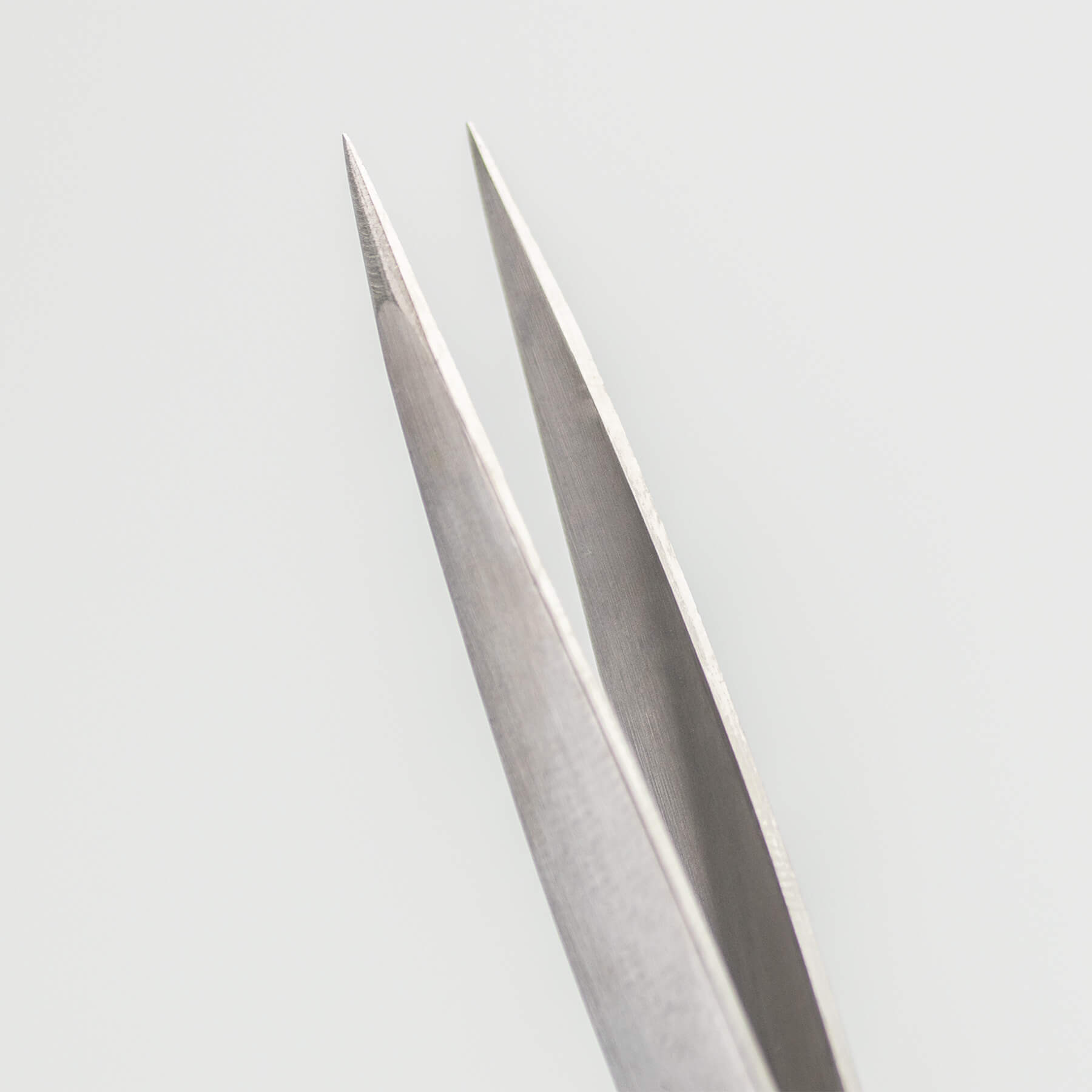 3Claveles stainless steel tweezers with pointed tips in blister pack