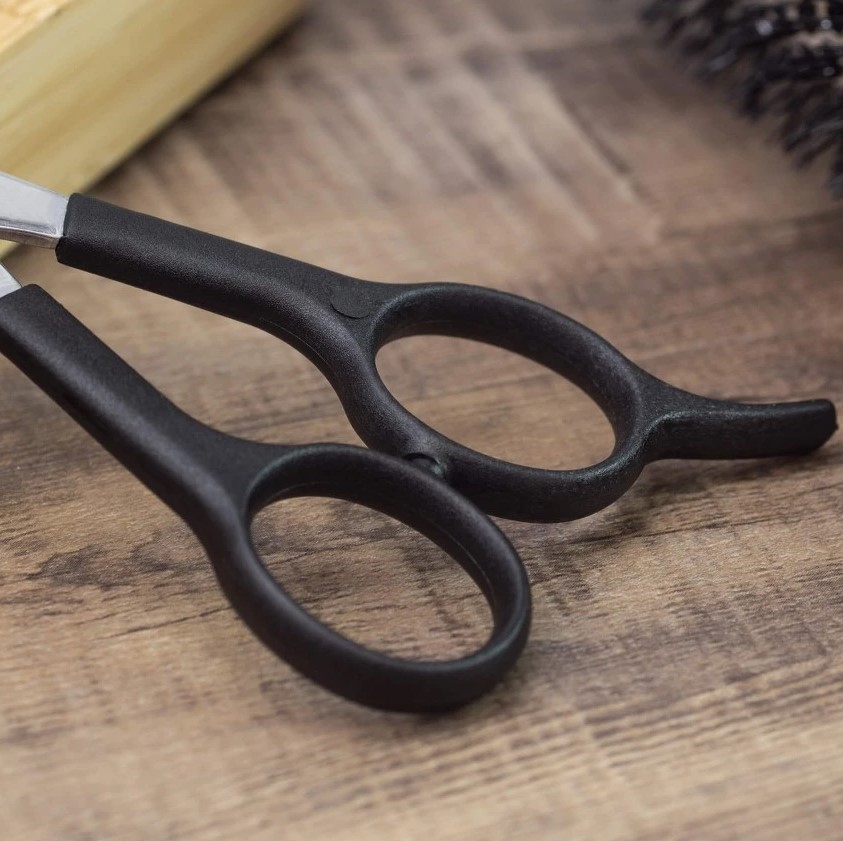 Ciseaux de coiffure Scuola ES28 6" avec bord micro-dentelé et repose-doigts 3 Claveles