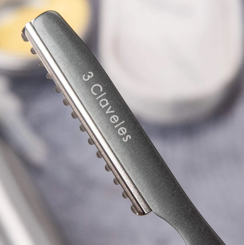 Faca de barbeiro Ergo preta 17,5 cm 3 Claveles