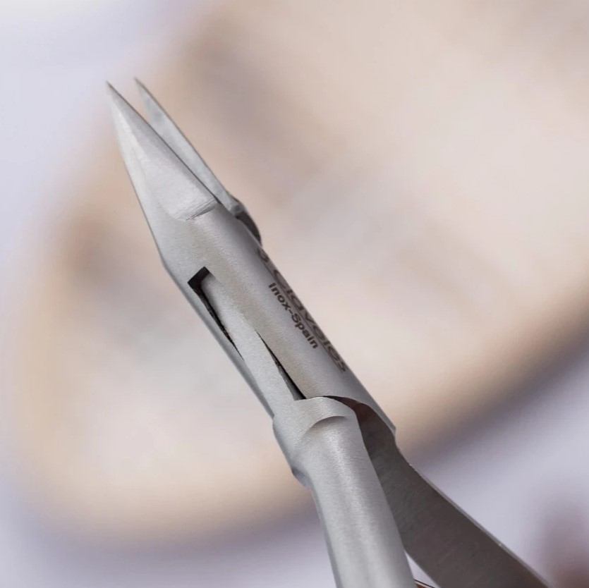 Alicate para unhas encravadas em aço inoxidável e cobalto 3 Claveles 11,5 cm