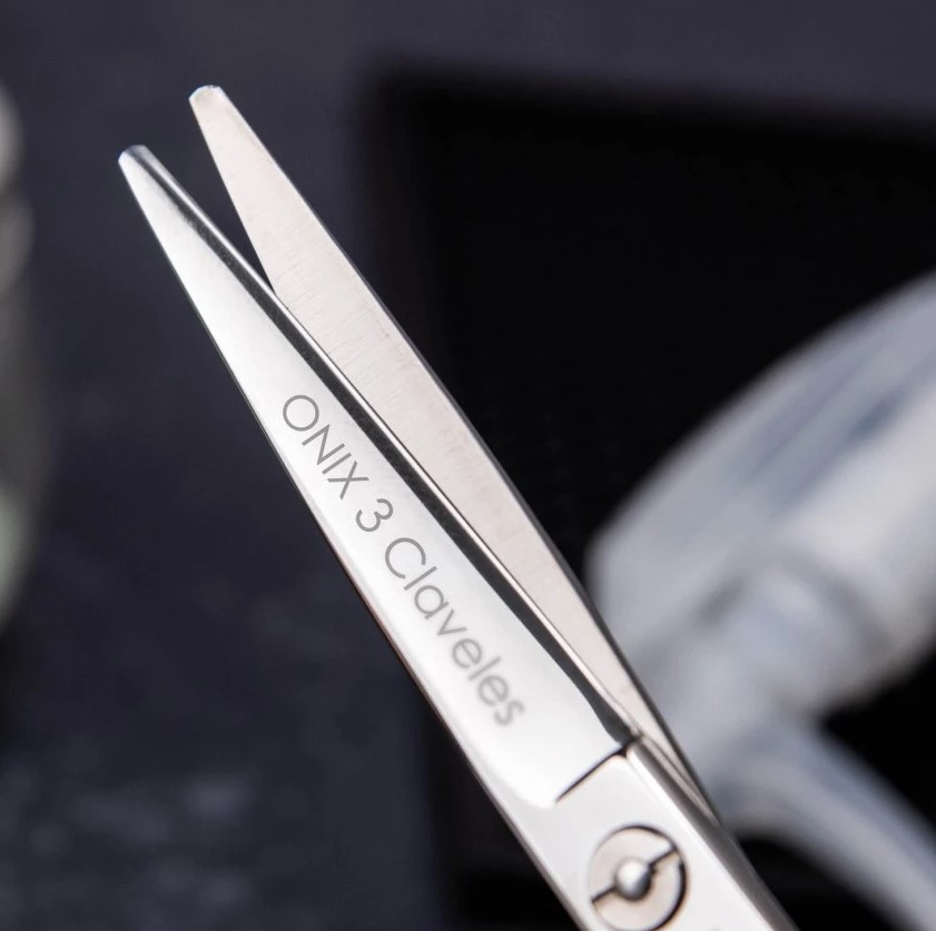 Onix 6-Zoll-Friseurschere mit 3 Claveles-Rasierkante