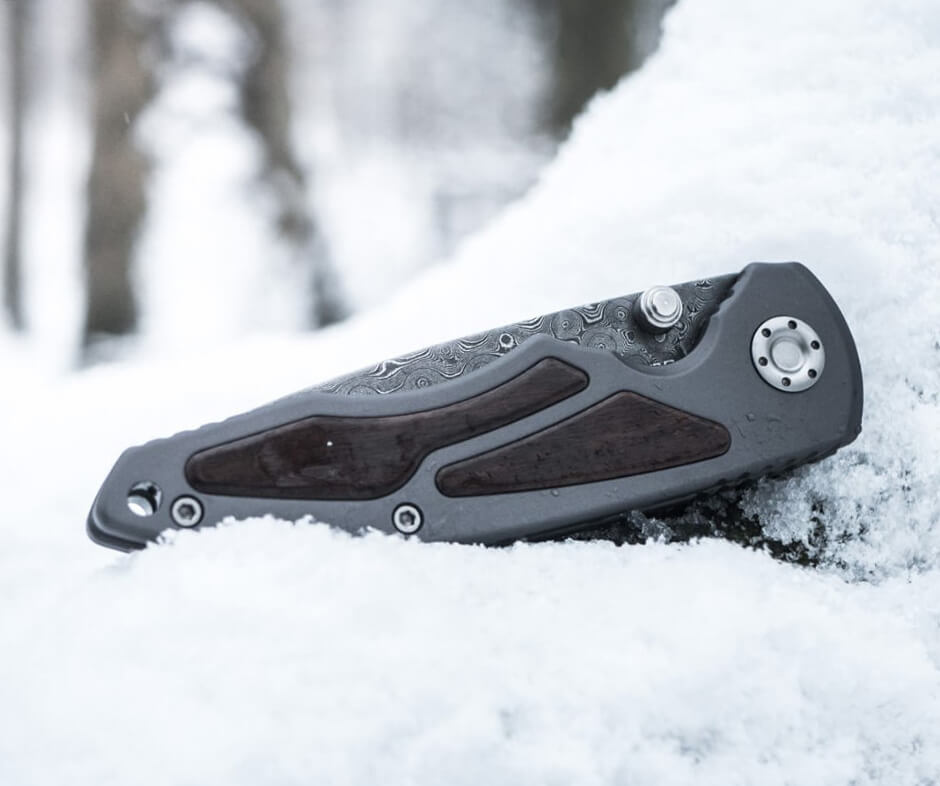 Canivete Boker Leopard-Damast I com lâmina em damasco e cabo em alumínio e madeira de ziricote