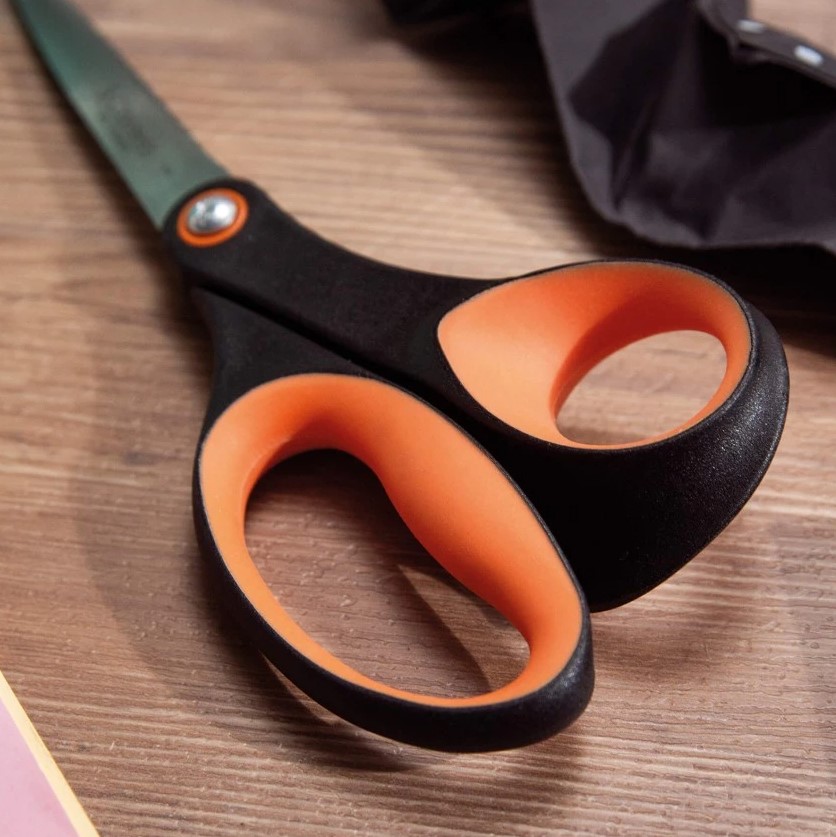 Tijera varios usos 18 cm con mango ergonómico 3 Claveles