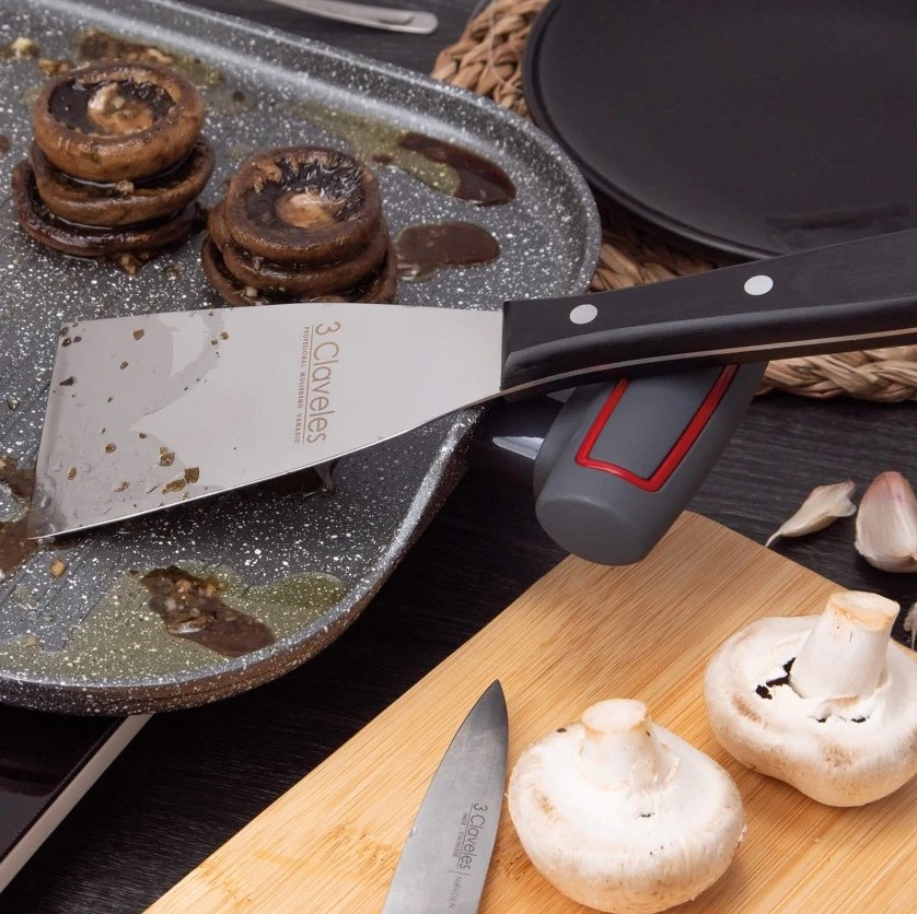 Uniblock-Spatel 8x12 cm mit Pom-Griff 3 Claveles