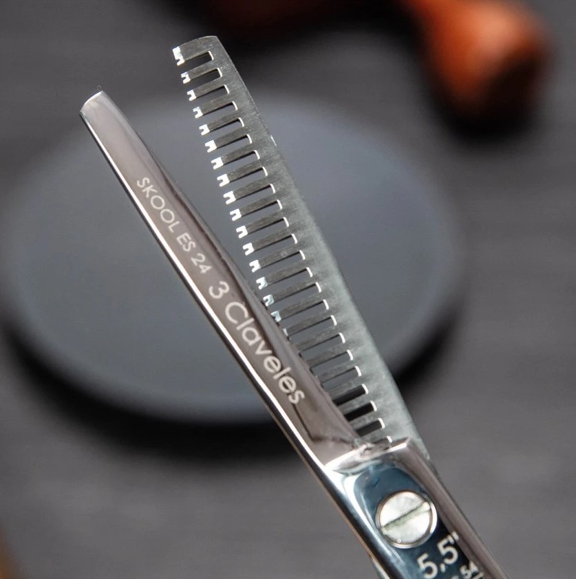 Skool ES 5,5" Friseurschere aus Edelstahl 3 Claveles