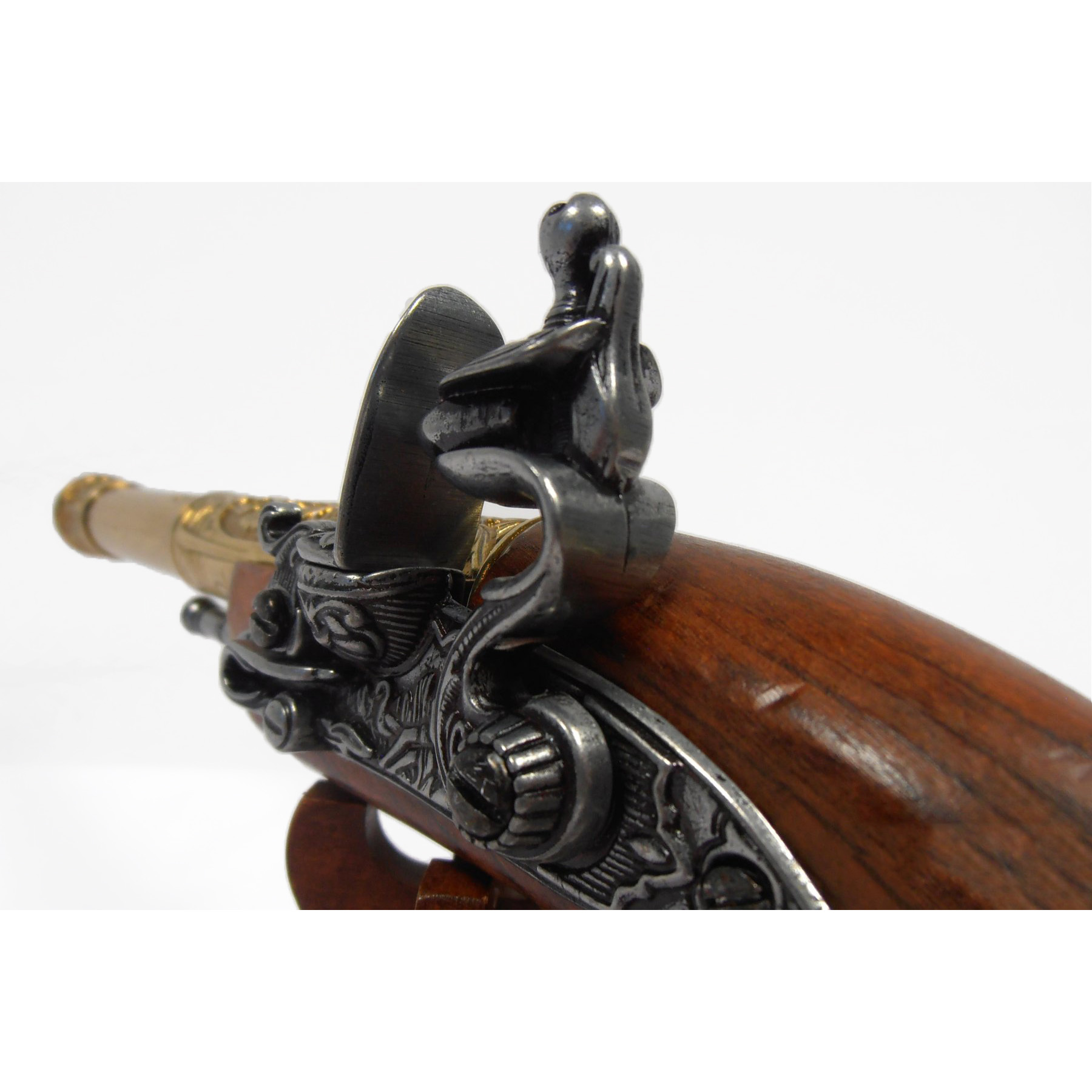 Linkshändige Steinschlosspistole aus Holz und vermessingtem Metall, Indien, 18. Jahrhundert